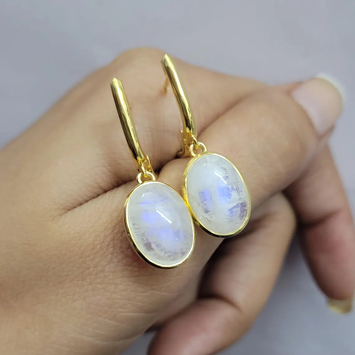 925 Sterling Zilveren Oorbellen met Blue-Fire Regenboogmaansteen – Vintage Luxe – Handgemaakt