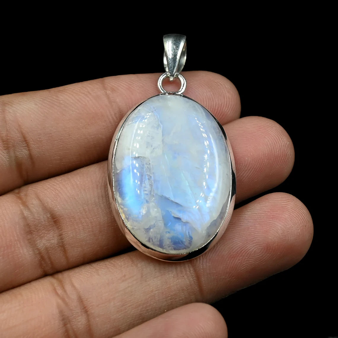 Ovale Blue-Fire Rainbow Maansteen Hanger – Handgemaakt in 925 Sterling Zilver