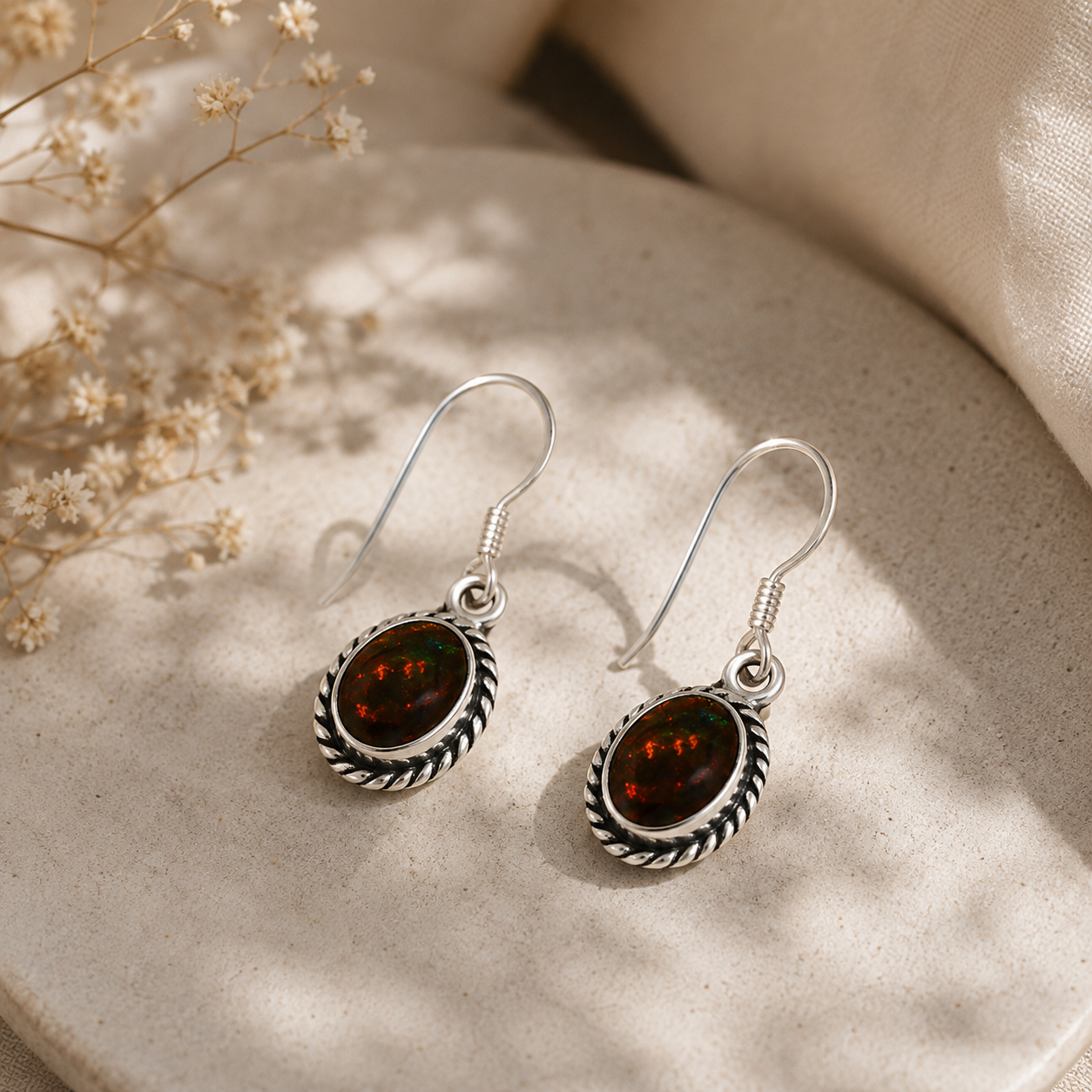 Oorbellen met zwarte Ethiopische opaal – ovaal, draadwerk, zwart, 925 sterling zilver