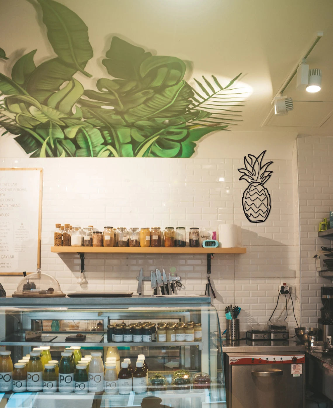 "Voeg een stijlvolle touch toe aan jouw interieur met onze handgemaakte 3D Ananas wanddecoratie!"