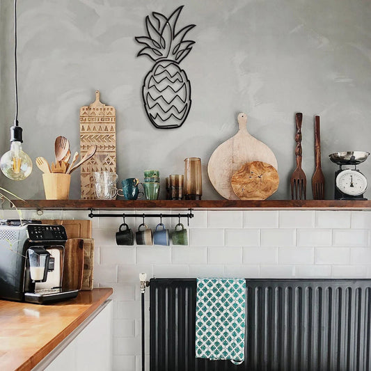 "Voeg een stijlvolle touch toe aan jouw interieur met onze handgemaakte 3D Ananas wanddecoratie!"