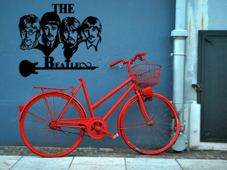 Haal meteen die unieke sfeer in huis met onze handgemaakte metalen wanddecoratie van The Beatles!