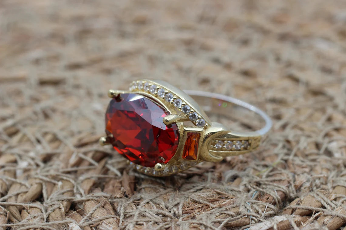 "De Handgemaakte Ruby Ring: Voeg Een Beetje Glamour Toe Aan Uw Leven"