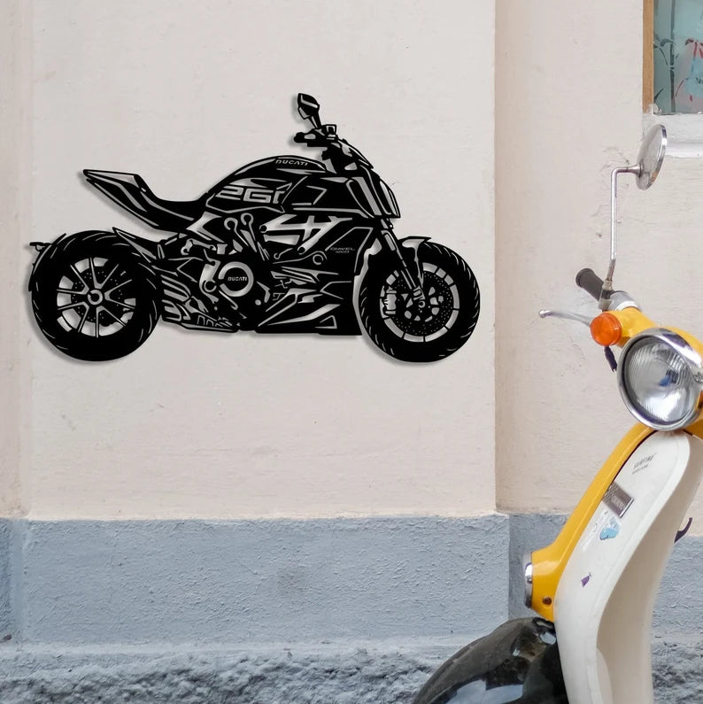 "Verrijk je interieur met deze unieke handgemaakte Ducati X Diavel wanddecoratie!"