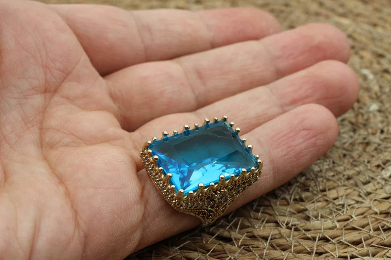 Blauwe Gelukzegen: De Handgemaakte Aquamarijn Ring